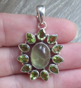 Zilveren hanger gezet met Prehniet en Peridot